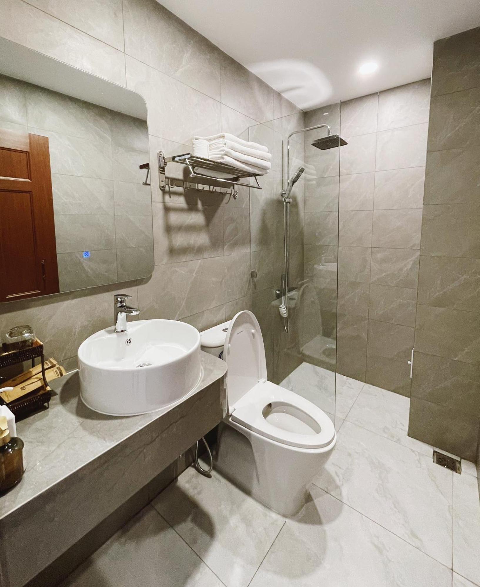 Phuong Nam Hotel An Giang Long Xuyen Exterior photo