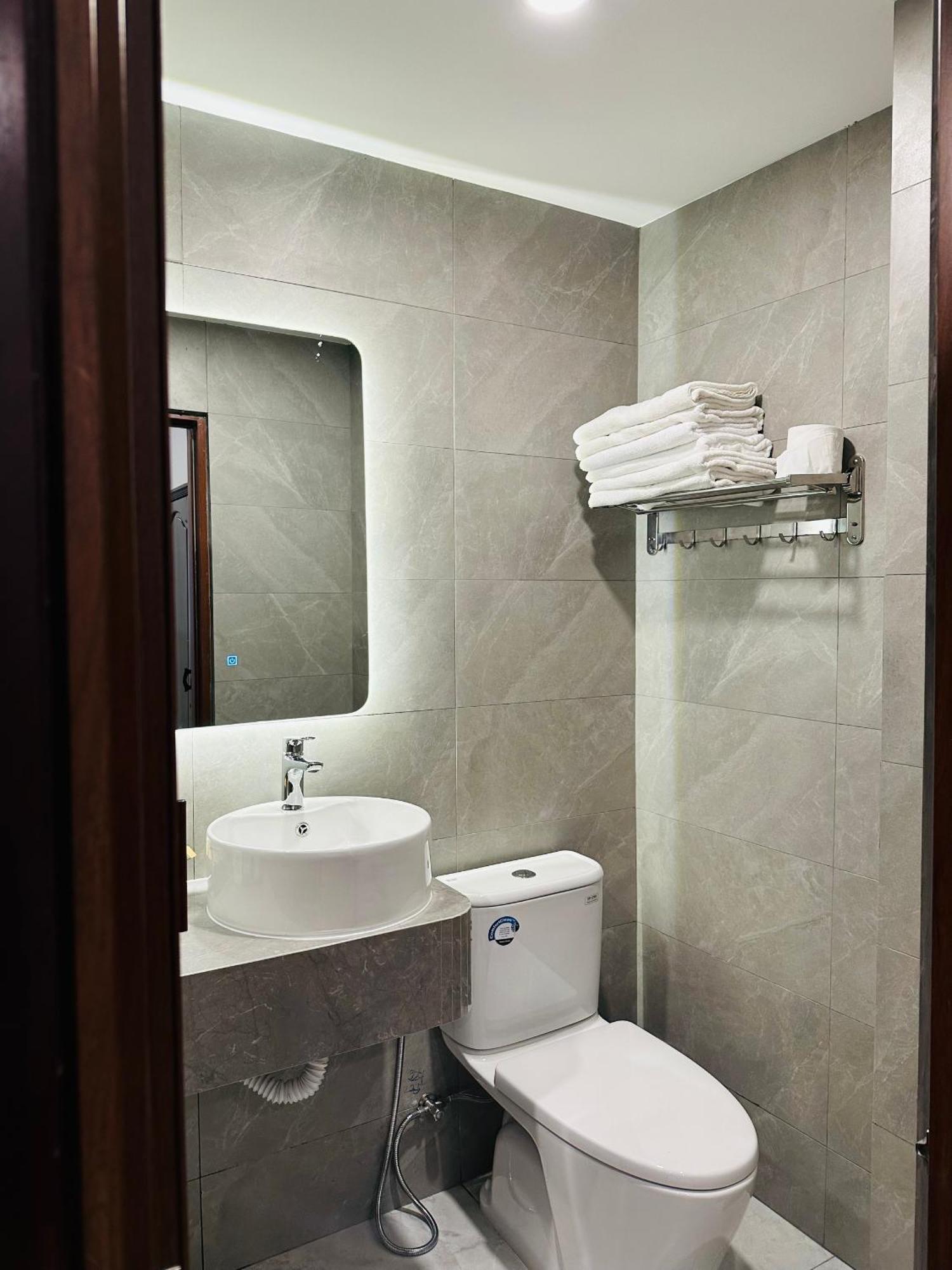 Phuong Nam Hotel An Giang Long Xuyen Exterior photo